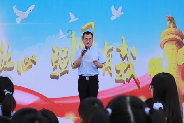 探秘吉鹿力问答社区,解锁英语Let’s work hard together怎么翻译?带来的无限可能!